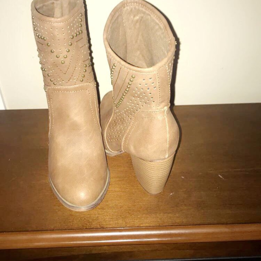 Boot - Picture 3 of 3